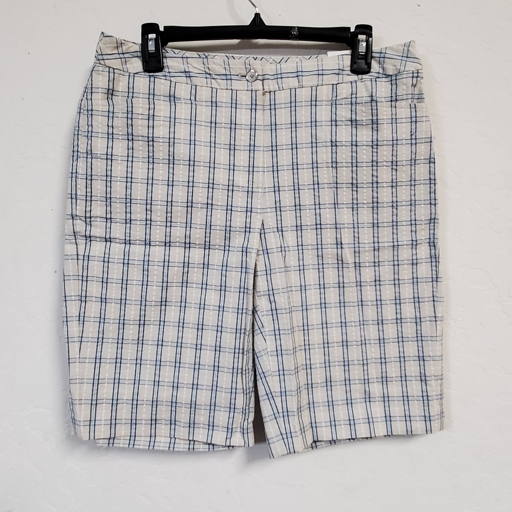 Liz Claiborne GOLF Plaid Shorts. Size 10. NEW with Tags.